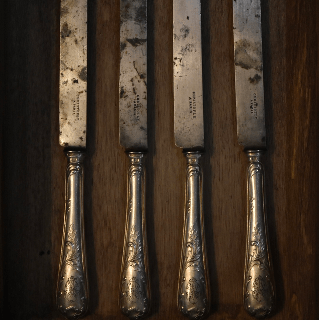 Quatre Couteaux Anciens en Métal Argenté - Christofle Paris, avant 1935