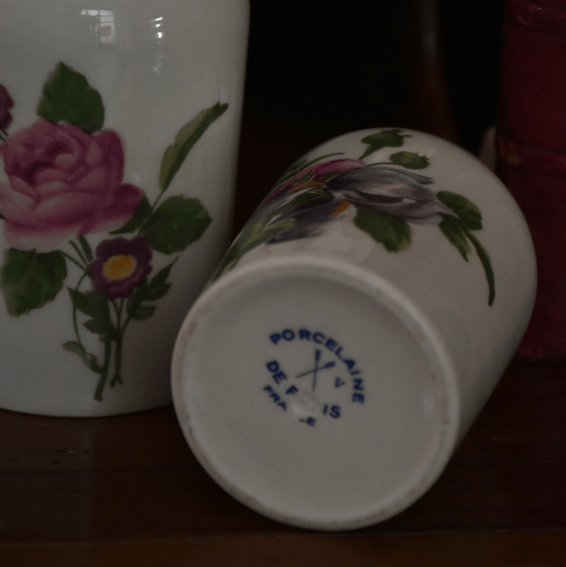 Ensemble de 2 Flacons en Porcelaine de Paris – Vintage en Très Bon État