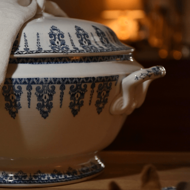 Ancienne Soupière en Porcelaine Opaque de Gien - Modèle Annam (1886-1938)