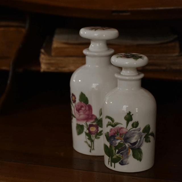 Ensemble de 2 Flacons en Porcelaine de Paris – Vintage en Très Bon État