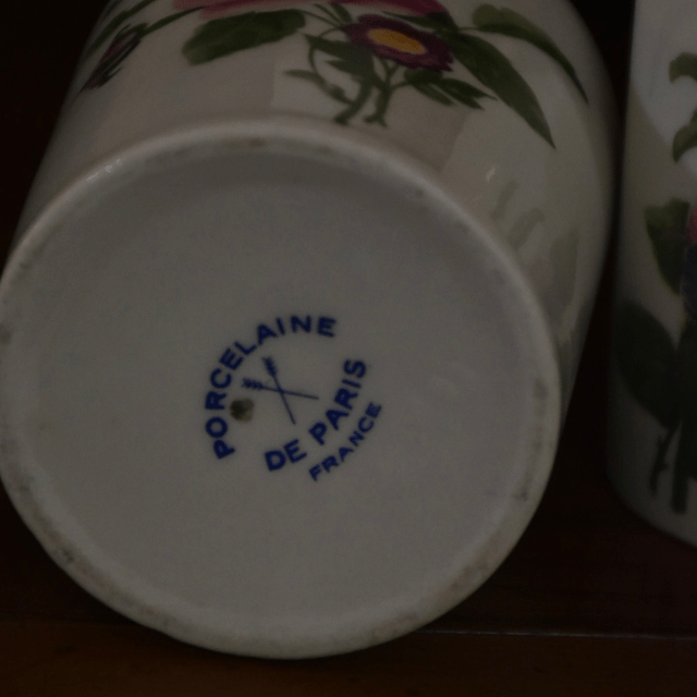 Ensemble de 2 Flacons en Porcelaine de Paris – Vintage en Très Bon État